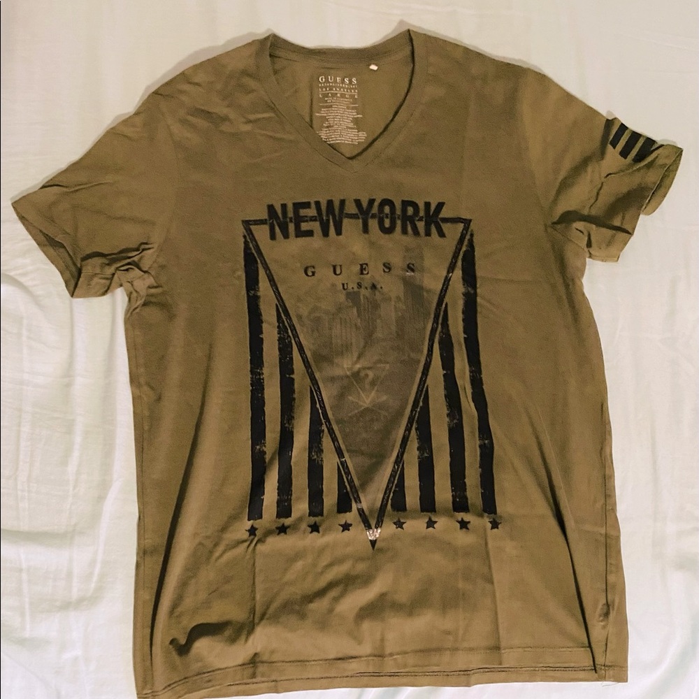 Men’s Large Guess V neck t shirt